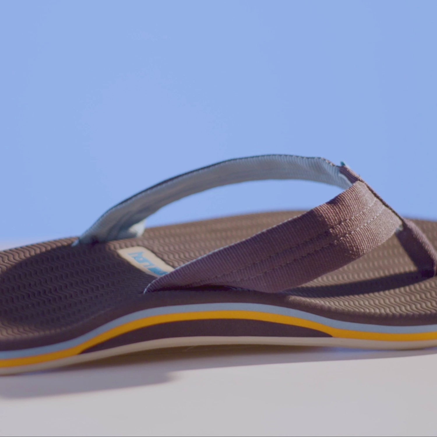Close up video of Hari Mari mens waterproof flip flops